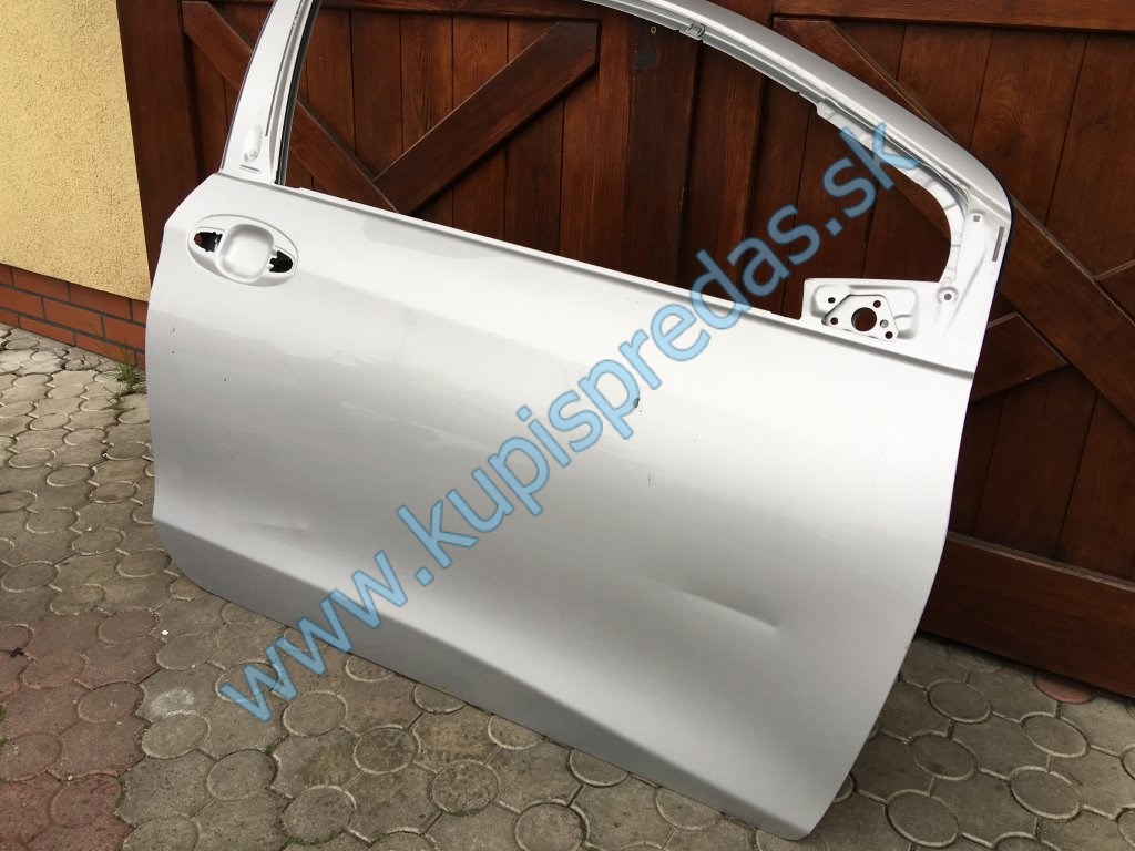 Predné pravé dvere TOYOTA YARIS III 3d
